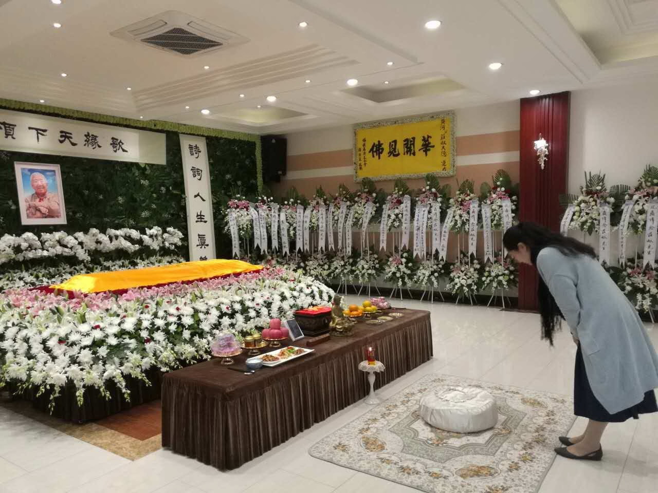 苏州灵堂灵车 寿衣